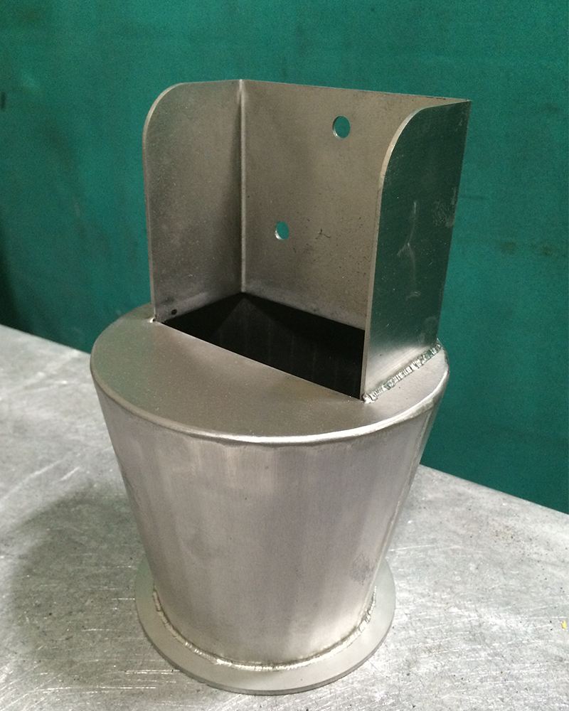 Metal funnel